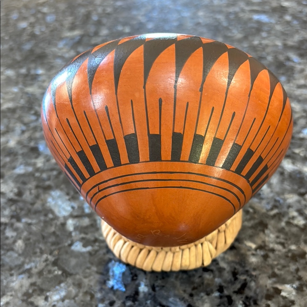 Handcrafted Terracotta and Black Pottery Vase - Picture 3 of 4